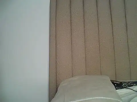 Naughty_ebony_doll on all fours cam