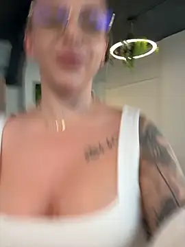 IveySin live cam on StripChat