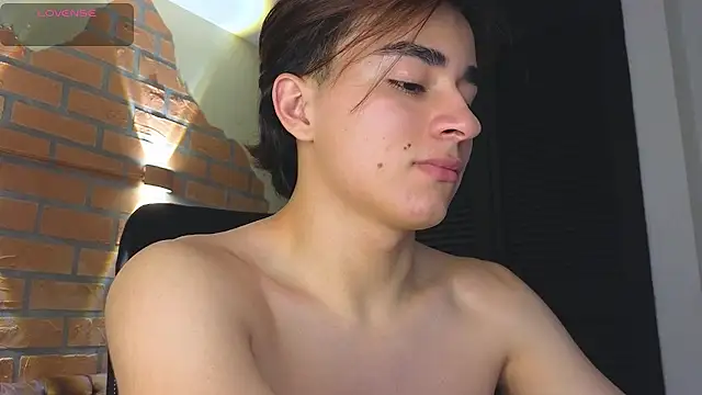 Connorr_01 live cam on StripChat