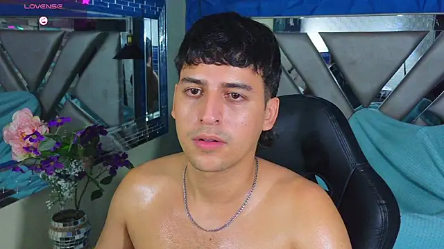 ian_sprouse live cam on StripChat