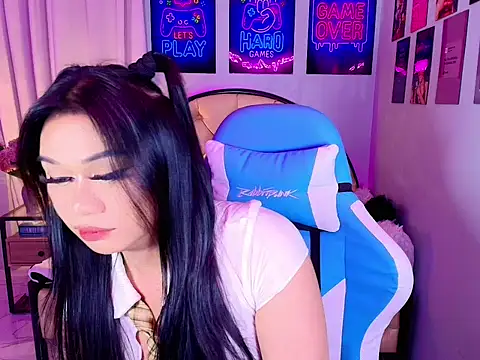 SexxyTsLoverr live cam on StripChat