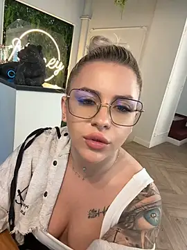 IveySin webcam stripchat model stream image