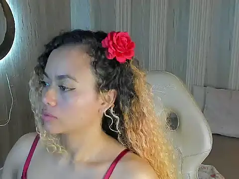 CurlyMamii live cam on StripChat