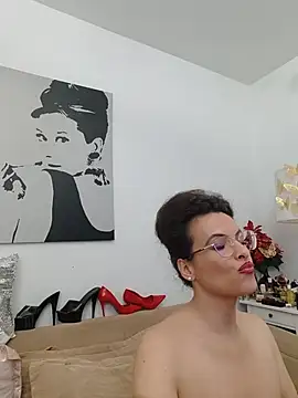 RebeccaNoble live cam on StripChat