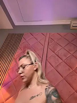 IveySin live cam on StripChat