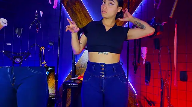 Aiiko_bdsm webcam stripchat model stream image