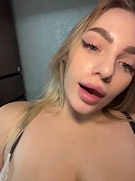 HugeBoobsAlice