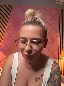 IveySin webcam stripchat model stream image