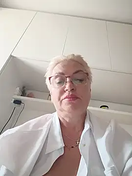 LindaL live cam preview