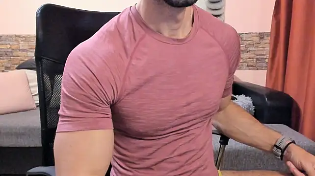 HotHunkTrainer live cam on StripChat