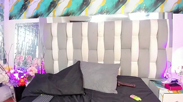 IsaDiiaz live cam on StripChat