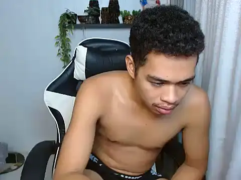 curlyasian_njxx live cam on StripChat