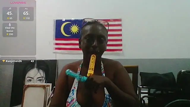 mamakarma1403 live cam on StripChat
