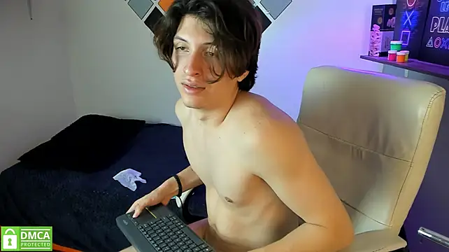 Marcoviolet live cam on StripChat