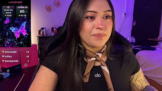 Lilyhotson live cam on StripChat