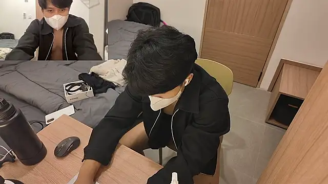 zero-kun live cam on StripChat
