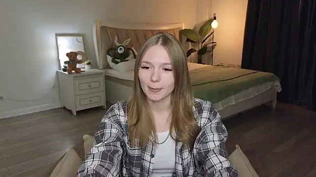 YuonneJoffe live cam on StripChat