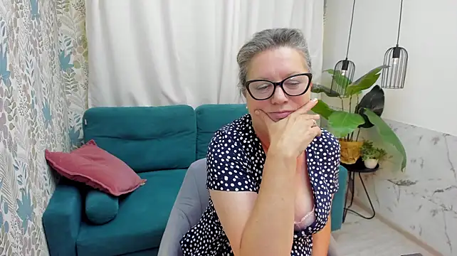 LeaPure live cam on StripChat