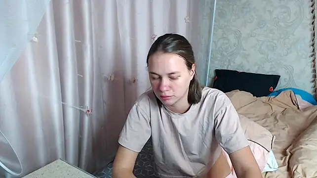leila_bambi narrow waist cam model