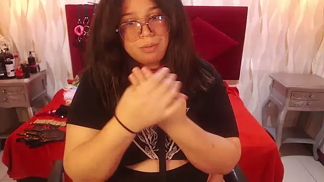 selenablairx small chested live cam