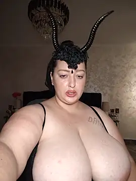 AMYRA_HOT BDSM webcam show