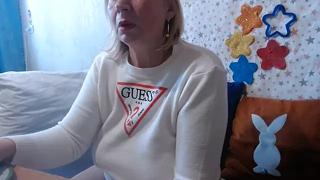 QueenLana live cam on StripChat