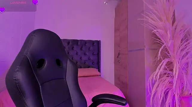 CarolineFyre live cam on StripChat