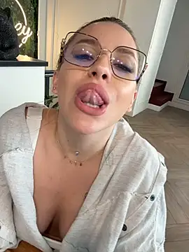 IveySin live cam on StripChat
