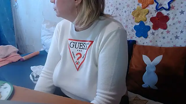 QueenLana live cam on StripChat