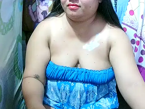 Chubbymomsh live cam on StripChat