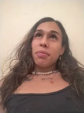 pretty_ariiel live cam on StripChat