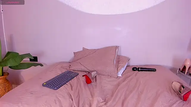 ainaah_ live cam on StripChat