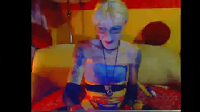 cuxladyboy live cam on StripChat