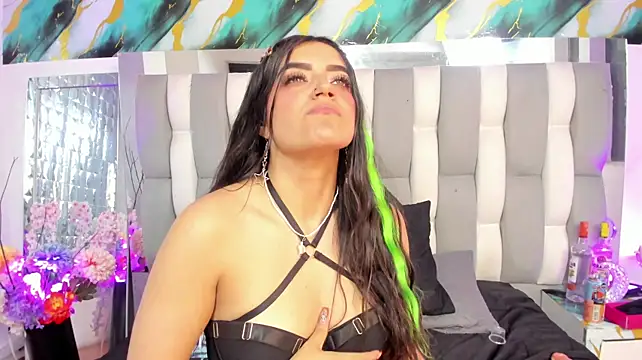 IsaDiiaz live cam on StripChat