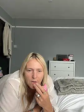 Blondnboujee53