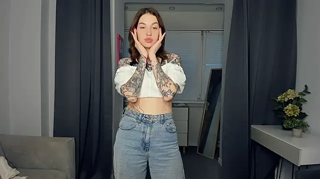 GitaDerbes live cam on StripChat
