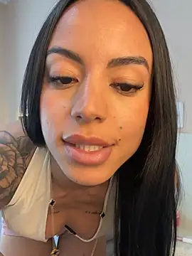 Morenaviip live cam on StripChat