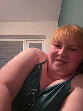 Curvy-GingeXX live cam preview