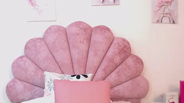 MilaaAdams webcam