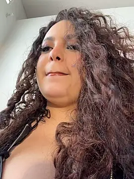 Blair_Curvy