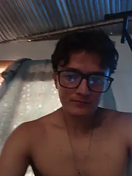 Davitfitnosuke live cam on StripChat