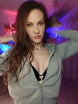 Luna_Kitanna live cam on StripChat