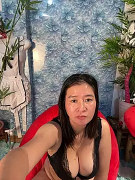 Miuxynh live cam on StripChat