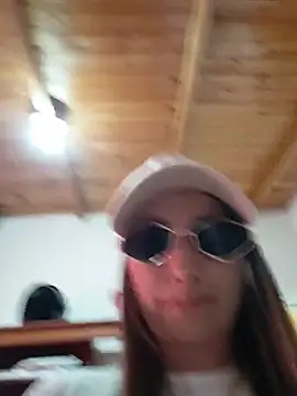 Lipzzy_sun20 live cam on StripChat