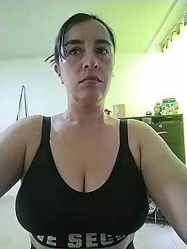hailey85 live cam on StripChat