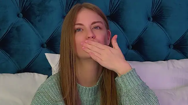 SofiaSarvains webcam stripchat model stream image