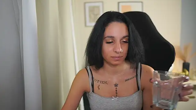 SissyBlue18 live cam on StripChat