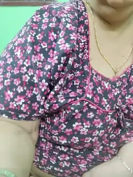 tamil-mayasri (F milf) - Suck boobs