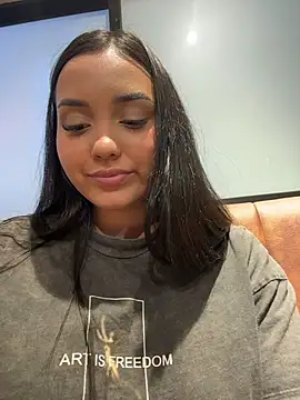 sara-cherry webcam