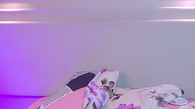 NaomiKlarc